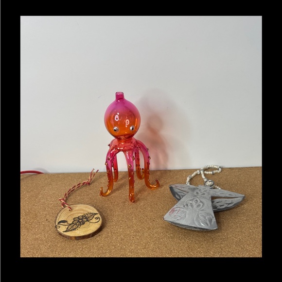 5/$25 Colourful Glass Octopus Figurine Angel Wooden disc - Picture 8 of 8